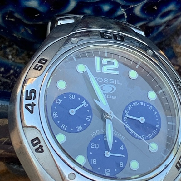 Fossil BLUE Silver Tone Water Resistant BQ-9093 Unisex Watch - Picture 3 of 9